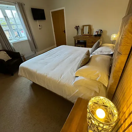 Sandford Arms Hotel