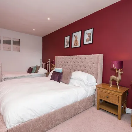 Sandford Arms Hotel